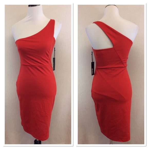 Lulus Dresses & Skirts - Lulu’s red one shoulder bodycon dress